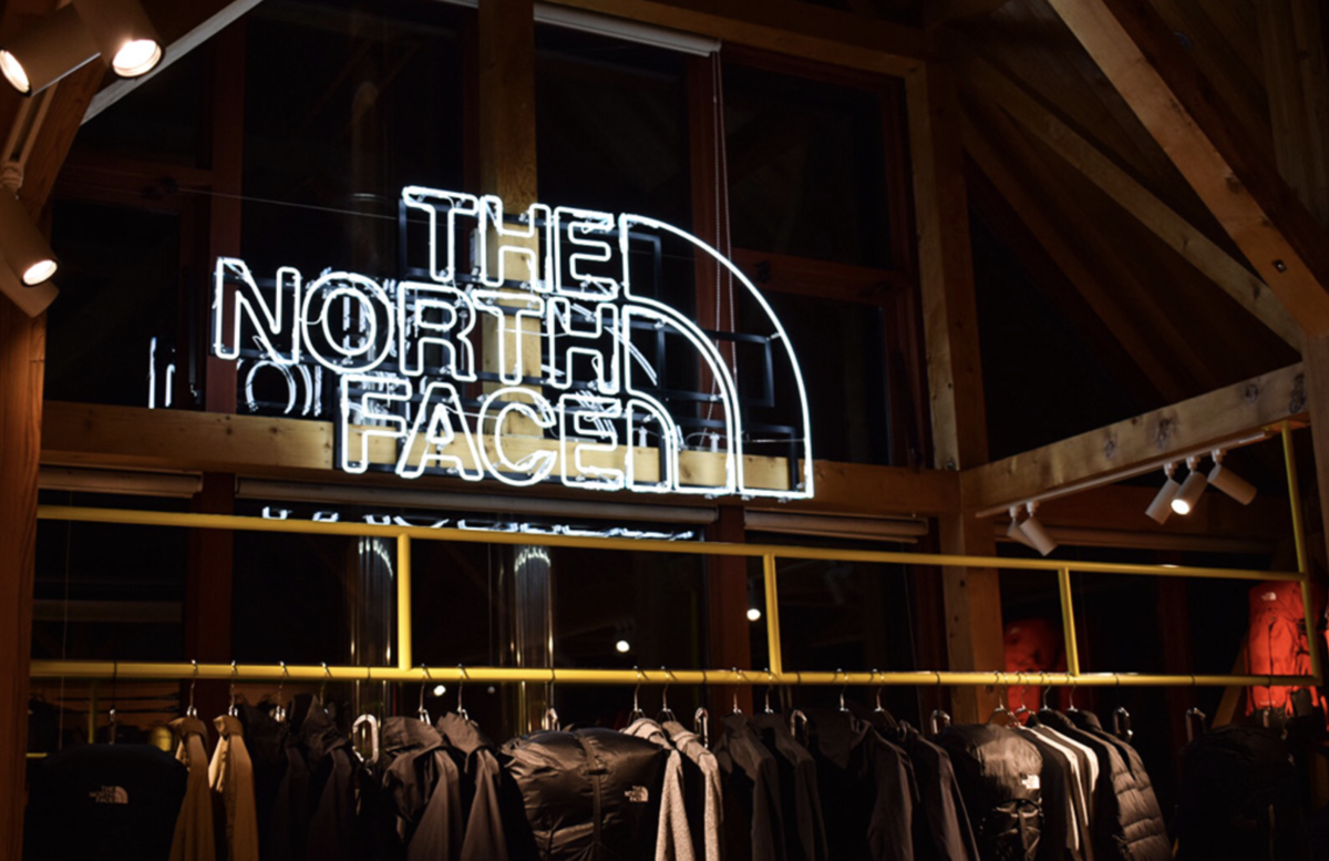 The North Face シングルショット 男女兼用のおしゃれアウトドアバックパック リュックレビュー リュックマン