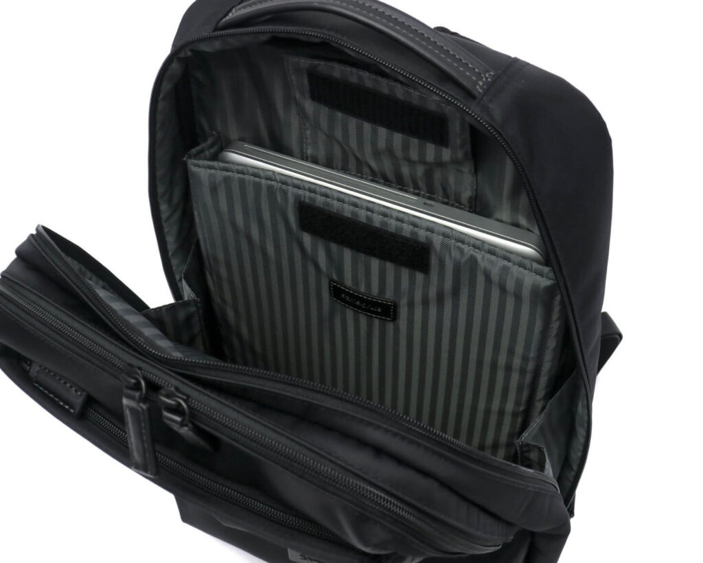 Samsonite】デボネア4は一通り揃ったビジネスリュック!濡れた傘もしまえる新社会人向けリュック【リュックレビュー】 - リュックマン